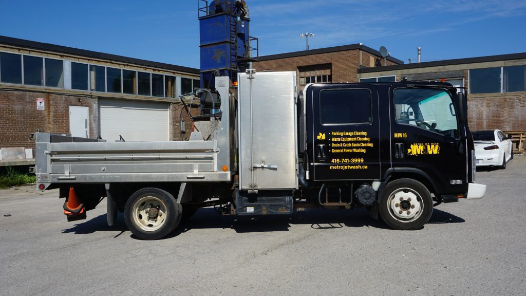 New Full Vehicle Wrap - Metro Jet Wash Isuzu Truck - After - Vinyl Wrap Toronto - Branding Centres - Etobicoke